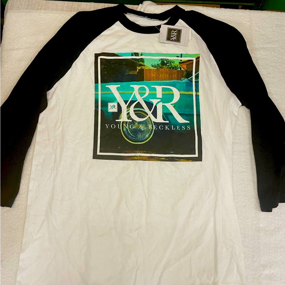 NEW young and reckless men’s size Large black and white graphic baseball shirt